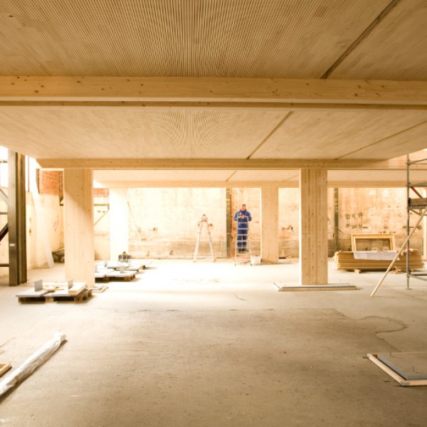 Mehrstöckiges Holzbüro